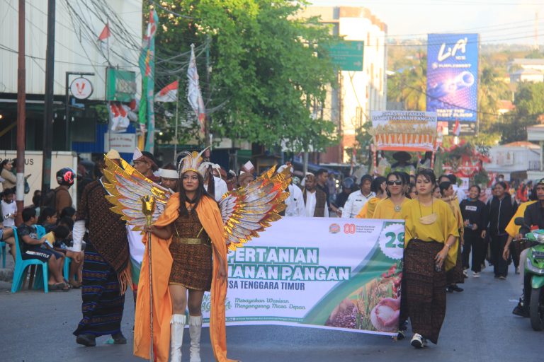 Dinas Pertanian dan Ketahanan Pangan Provinsi NTT Meriahkan Pawai Kirab Budaya HUT RI ke-80