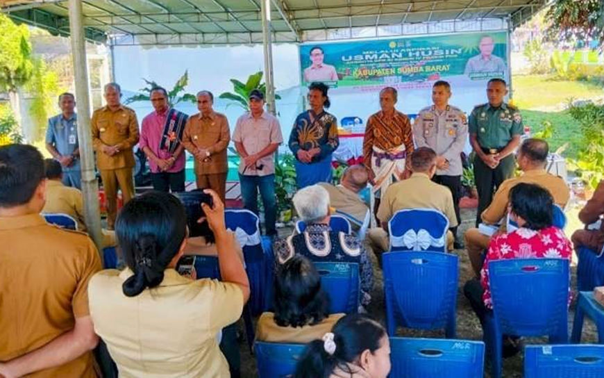 Kapolres Hadiri Penyerahan Alat Pertanian di Sumba Barat