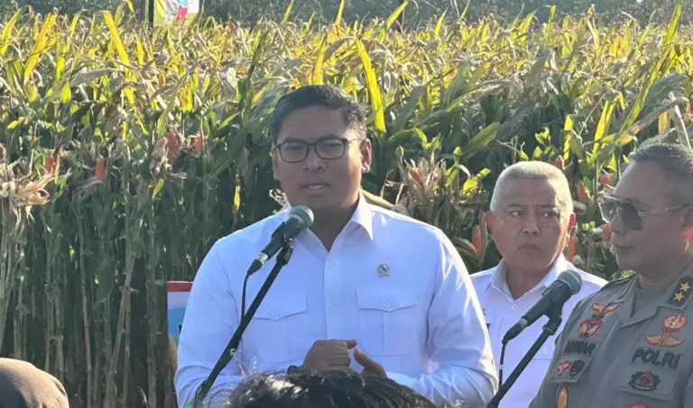 Wamentan dan Wakapolri Panen Jagung di Malang, Dukung Ketahanan Pangan Nasional