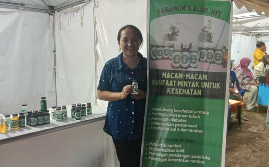 Dari Desa Fanating, Produk VCO dan Minyak Kemiri Maria Tampil&hellip;