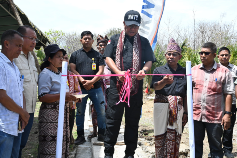 Bupati Yosef Lede Resmikan Saluran Irigasi Sawah, di Desa Oesena Amarasi Kabupaten Kupang