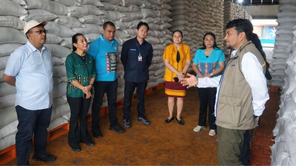 TPID NTT bersama Bulog memantau ketersediaan stok beras dan minyak goreng jelang HBKN