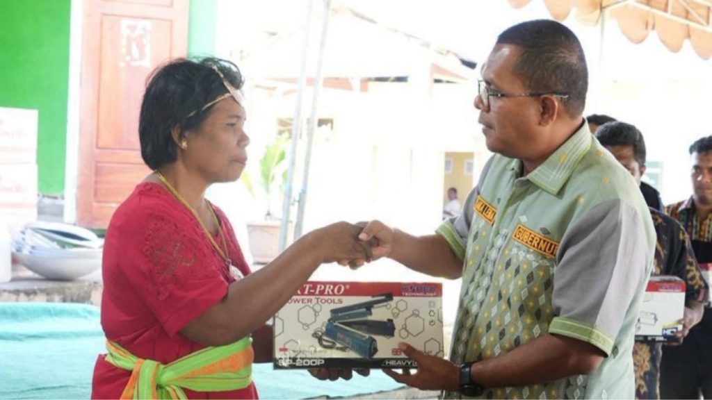OVOP Hadir di Nobi-Nobi, Petani Dapat Bantuan Alat Produksi