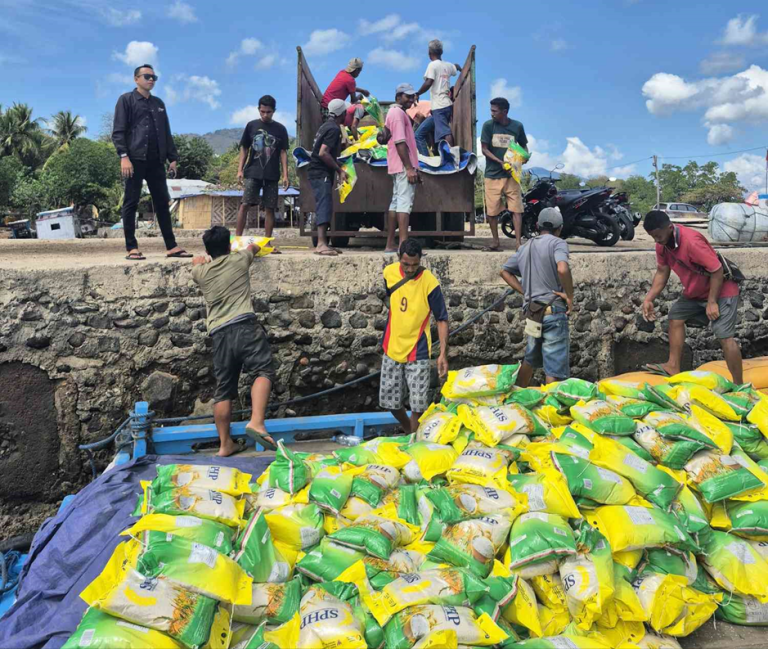 Jejak Beras SPHP Menembus Ombak NTT, Perjuangan BULOG Menjaga Pangan hingga Pulau Terluar