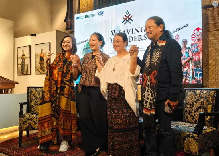 Perempuan Jadi Motor Ekonomi Restoratif NTT, Pameran Weaving Wonders Dorong Kolaborasi Investasi Berkelanjutan