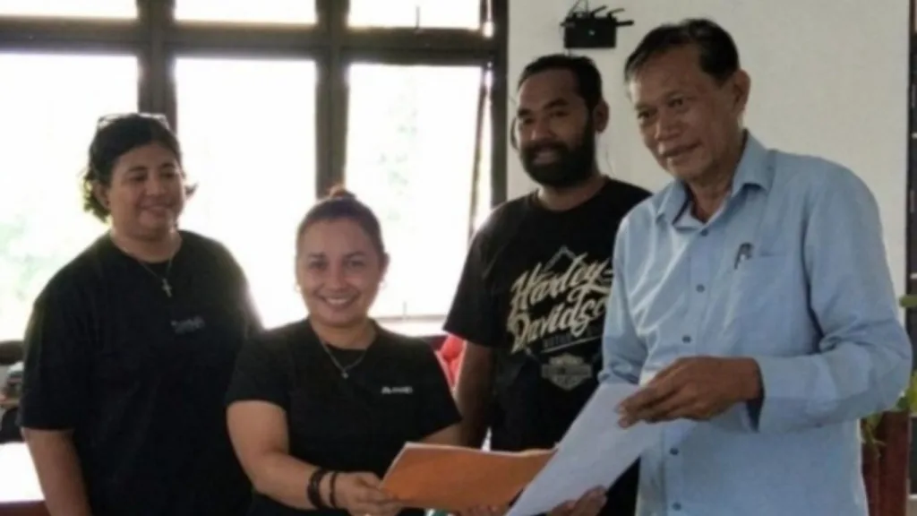 Anggota Komisi I DPRD NTT Stef Come Rihi Beri Apresiasi Dinas Pertanian NTT Salurkan Bantuan Alsintan untuk Kelompok Tani di Sumba Timur