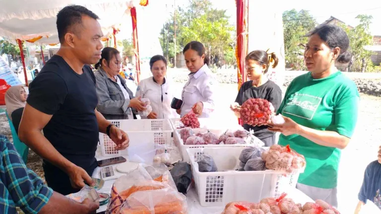 Gerakan Pangan Murah di Desa Bolok, Pemprov NTT Hadirkan Pangan Terjangkau bagi Masyarakat NTT