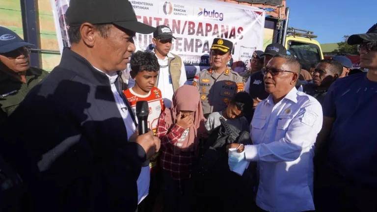 Kepala Bapanas dan Dirut BULOG Cek Langsung Penyaluran Bantuan Korban Gempa Flores