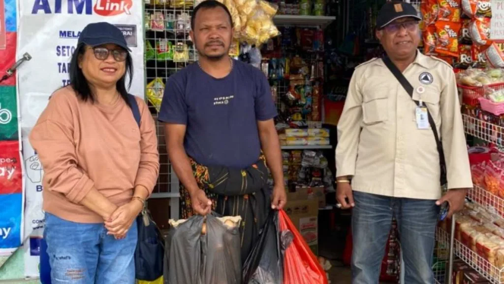 Ratusan Warga Terdampak Gempa Flores Manfaat Kebijakan "Ambil baru Bayar"