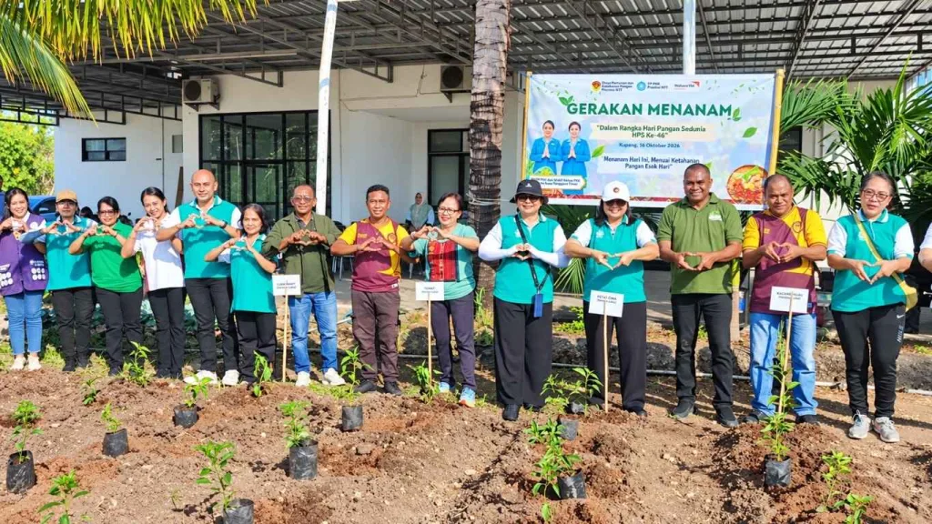 Peringati Hari Pangan Sedunia 2026, DistanKP NTT dan TP PKK Gelar Gerakan Menanam